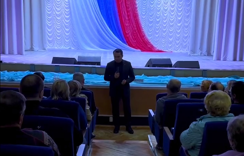 Развитие Ловозерского района с жителями обсудил Андрей Чибис