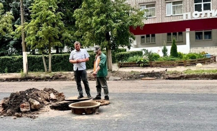 Ремонт дорог Старой Русы завершают досрочно и начнут замену по плану 2025 года