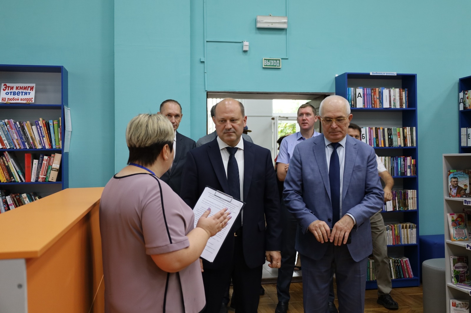 Губернаторская группа оценила ход строительных работ в Новошахтинске