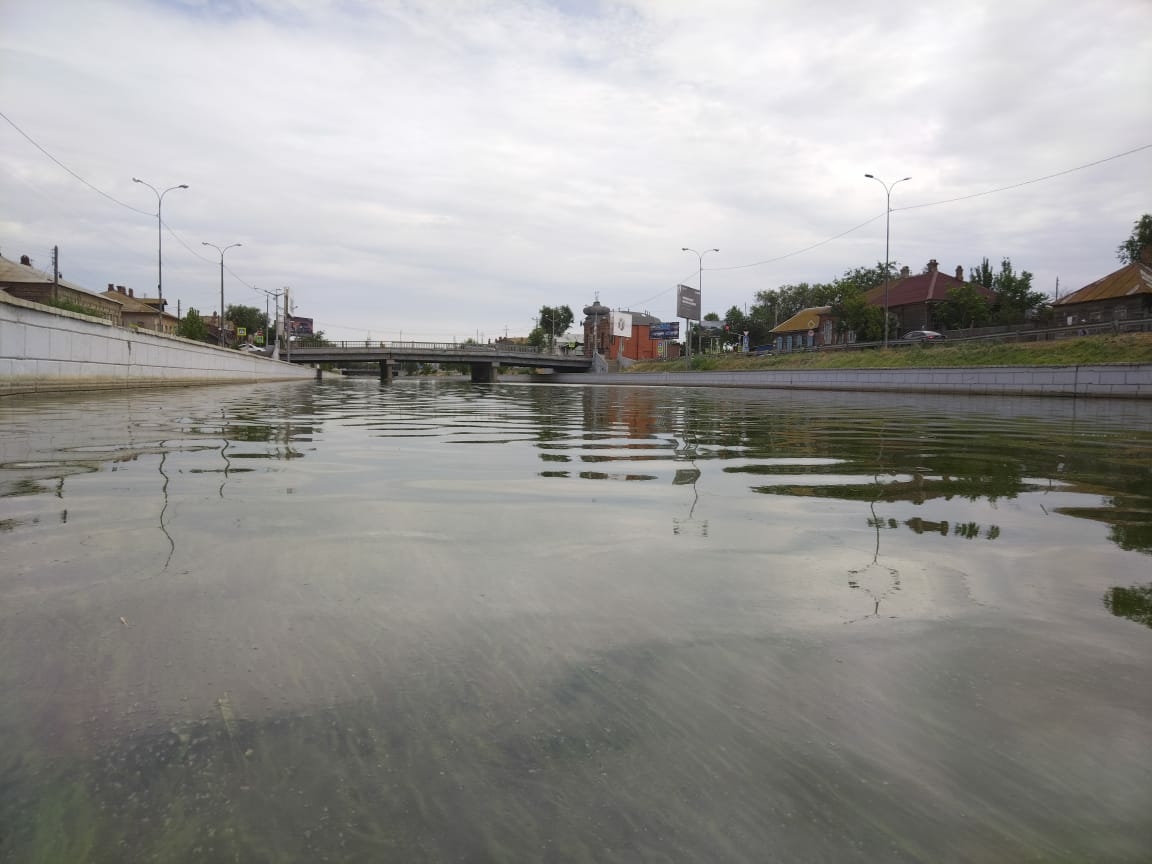 В Астрахани увеличили объемы прокачки воды в городских каналах