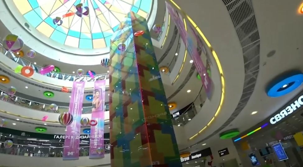 Половину ТЦ LeoMall в Приморском районе Петербурга продают за 1,6 млрд рублей