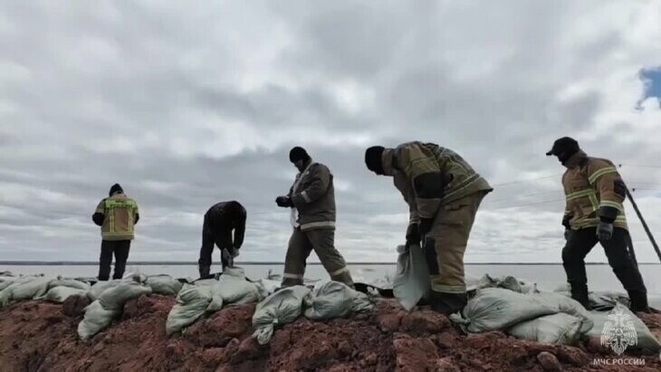 В Орске укрепили дамбу для предотвращения подтопления