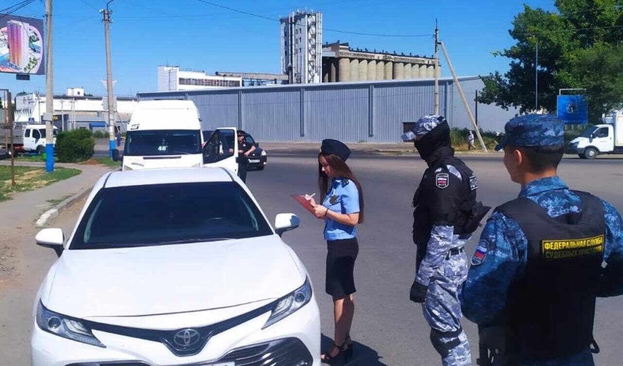 Приставы и инспекторы поймали должников на дорогах Астрахани 