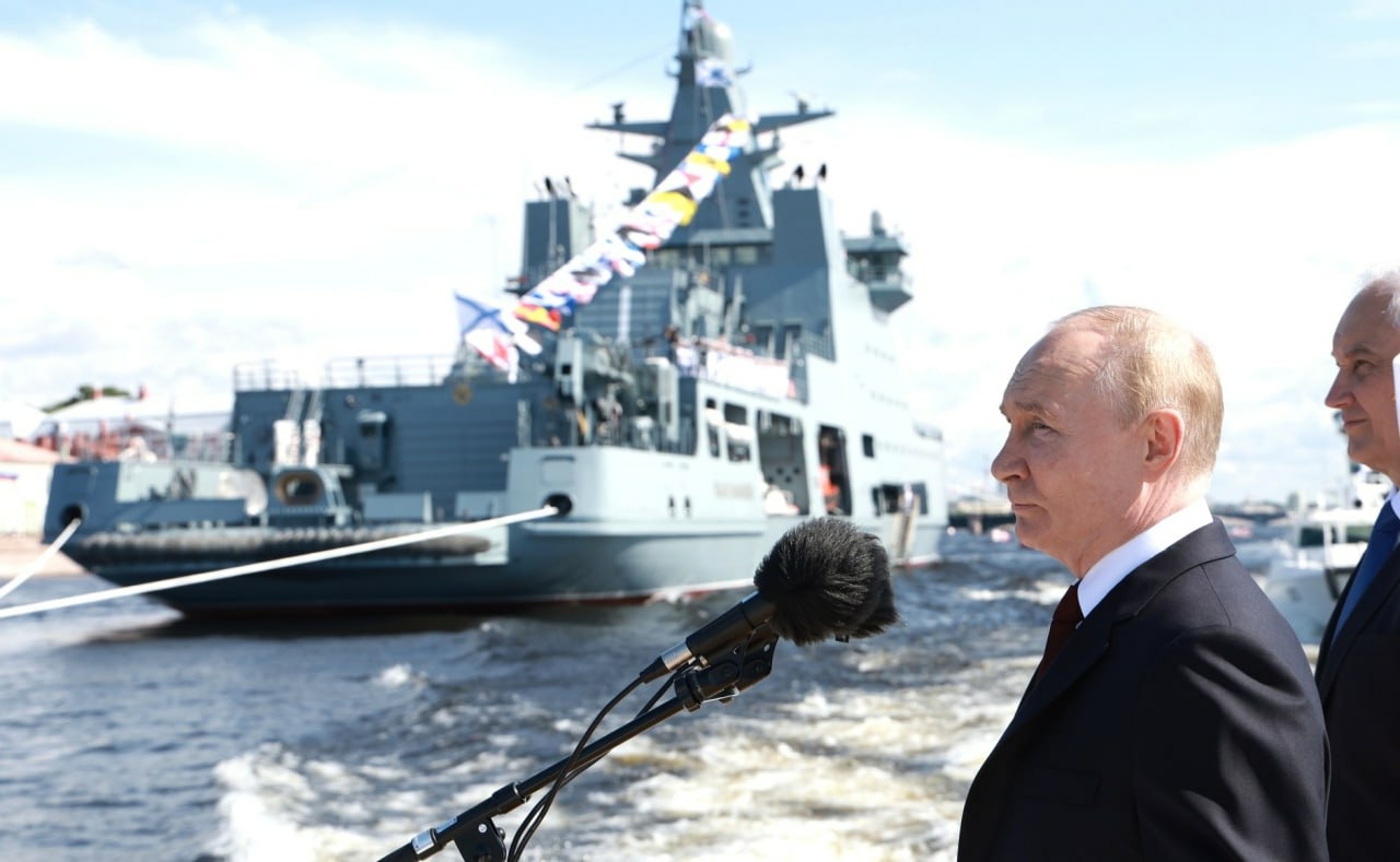 АБН24: Путин играет мускулами — его поведение в Петербурге стало сюрпризом для Запада
