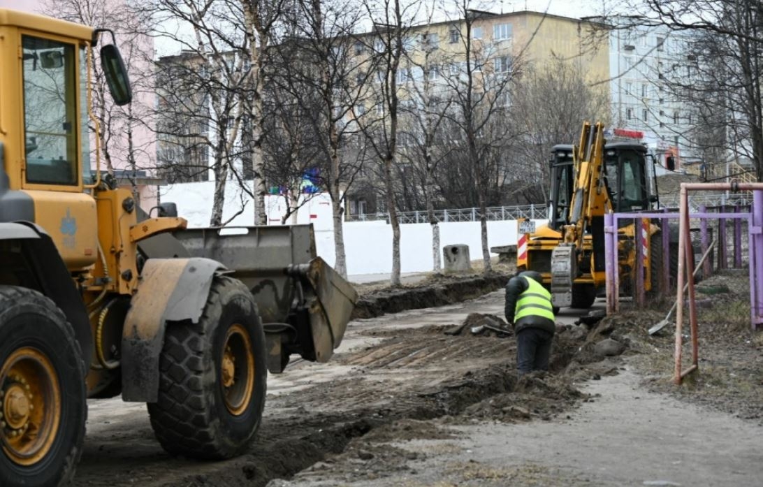 В Мурманске привели в порядок придомовую территорию на ул. Чумбарова-Лучинского