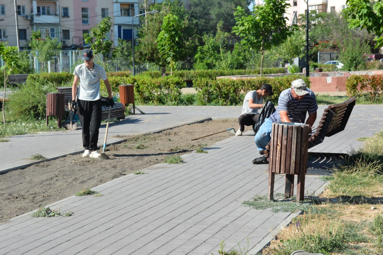 В Советском районе Астрахани привели в порядок парк «Дружба»