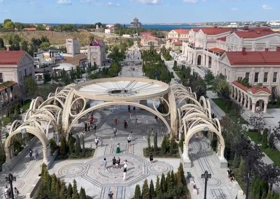 Губернатор Развожаев пообещал докрасить жилые дома возле «Нового Херсонеса»