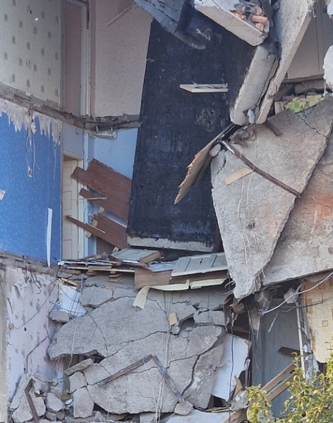 В Мурманске начали снос здания по адресу улица Заречная, 32 в Видяево