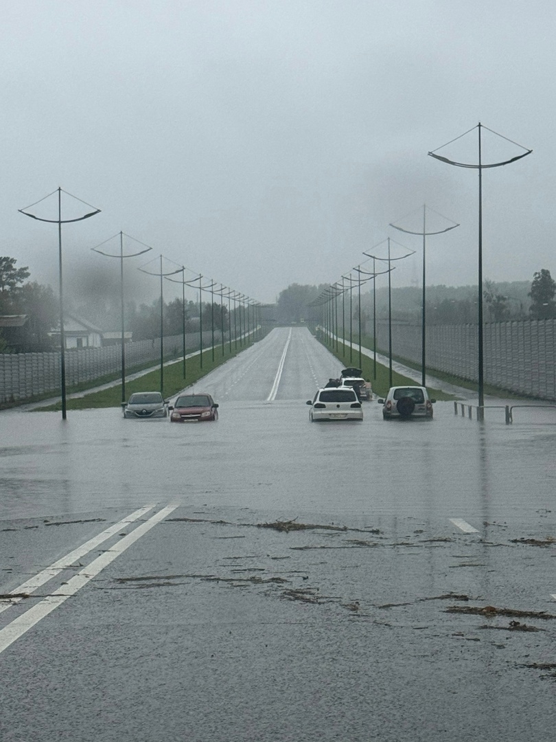 Улица Магнитогорска затопило из-за сильного ливня