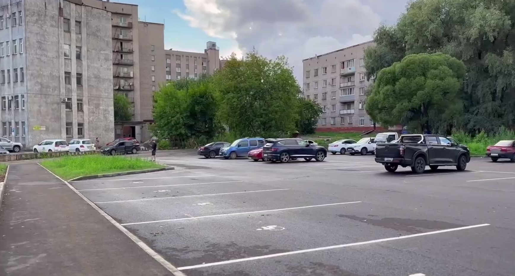 В Череповце открыли две бесплатные парковки