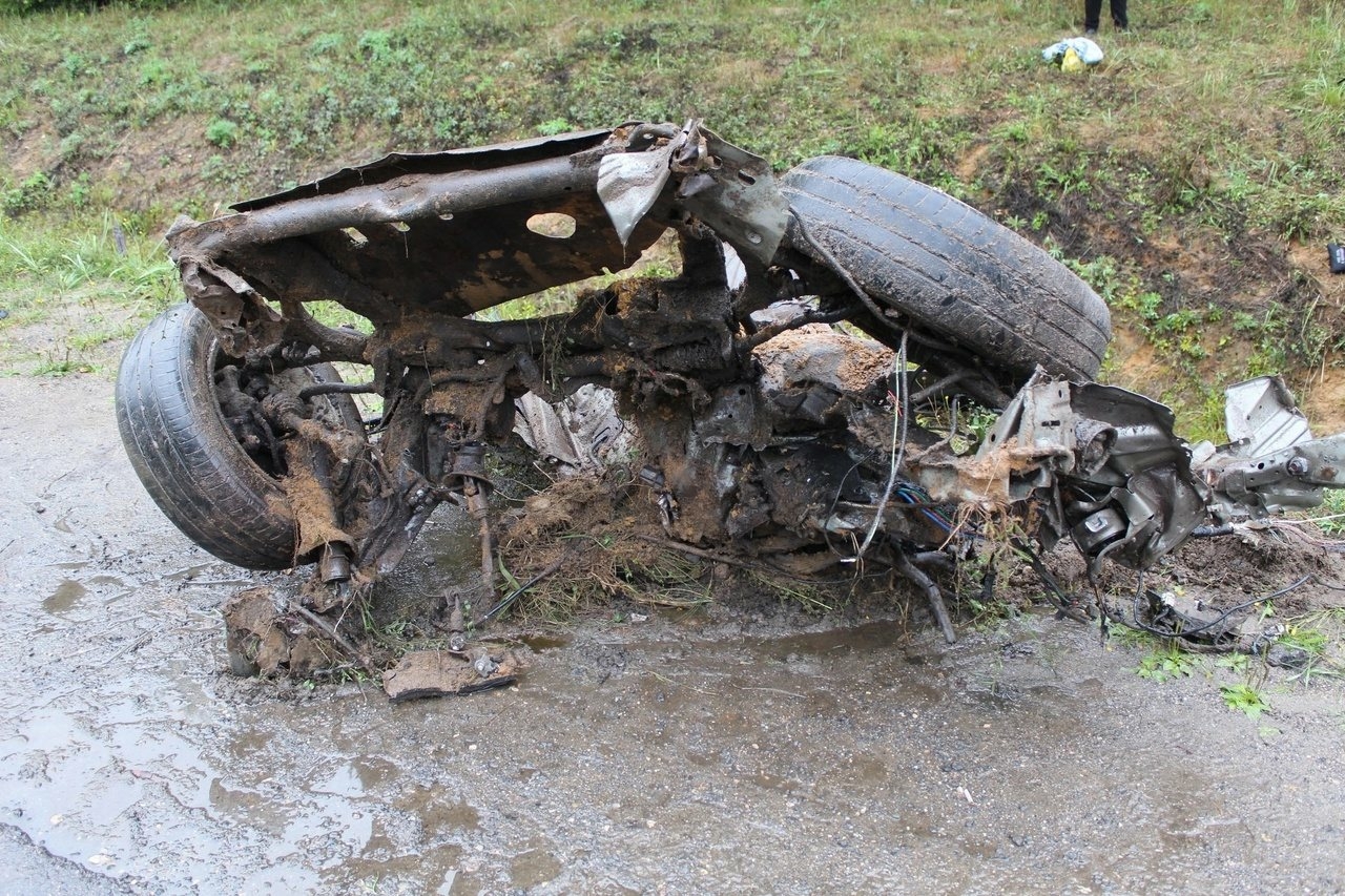 Два человека погибли в аварии с участием автобуса в Вологодской области
