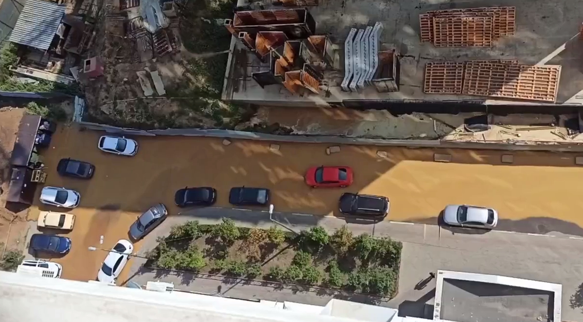 В Липецке из-за прорыва трубы затопило микрорайон