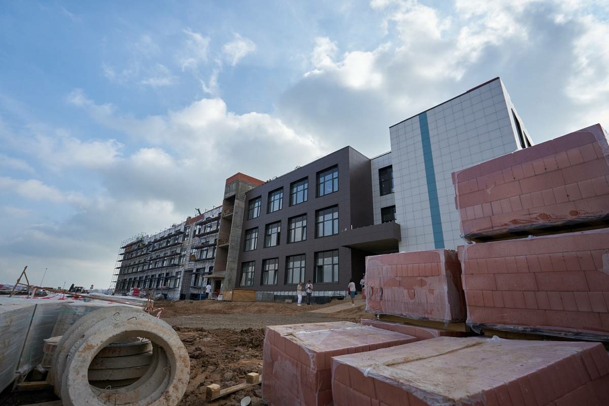 Никитин оценил темпы строительства школы в Деревяницком районе