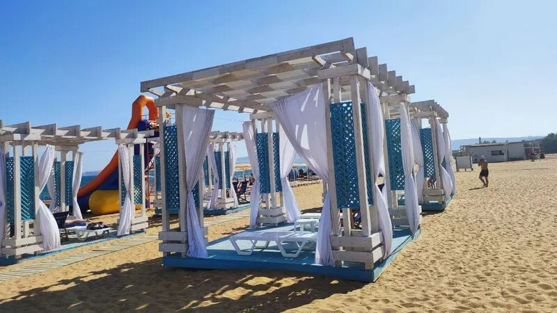 В Феодосии пляжи стали удобнее и комфортнее для отдыхающих