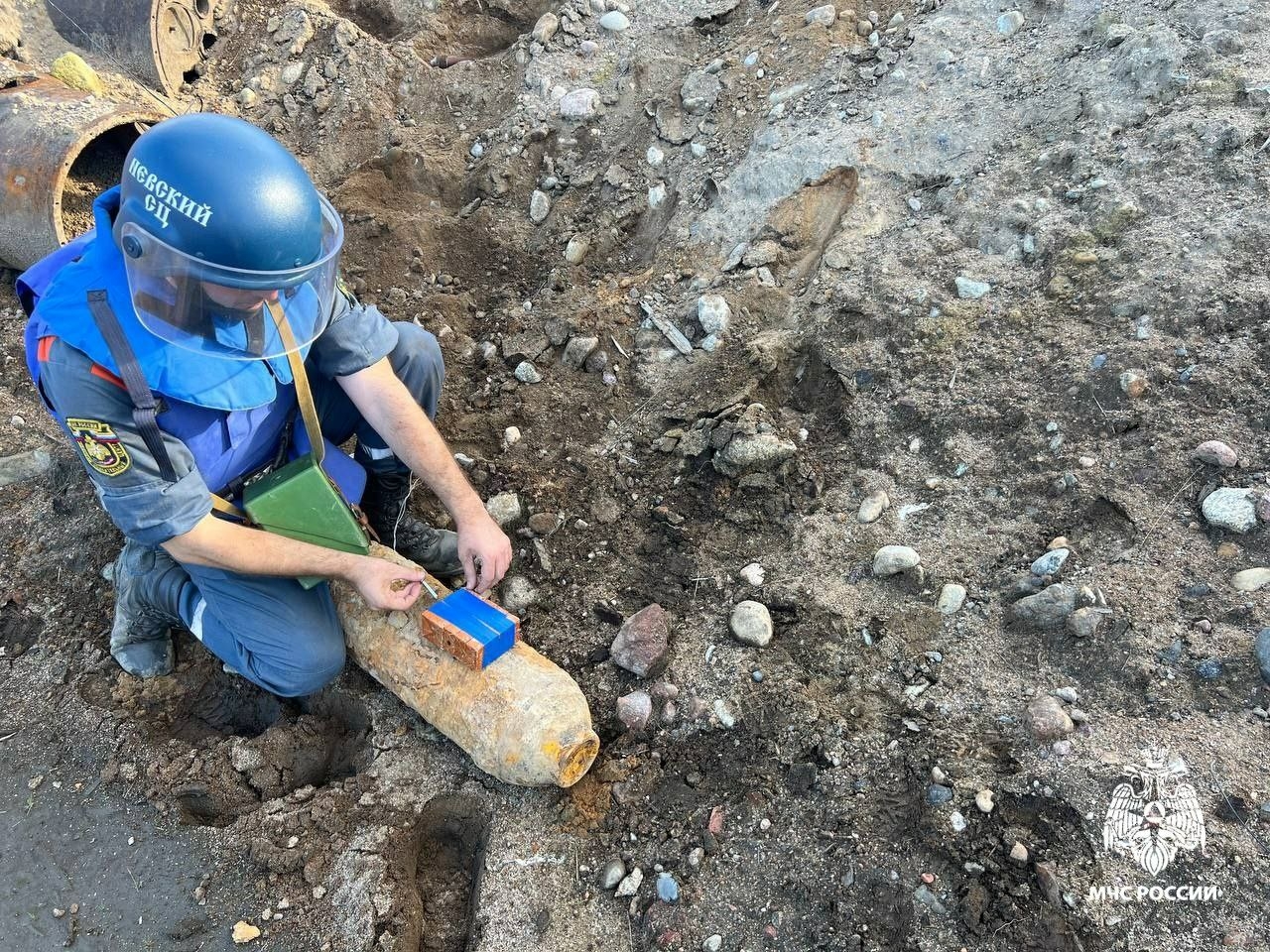 В Санкт-Петербурге обнаружили авиабомбу, лежавшую в земле со времен войны