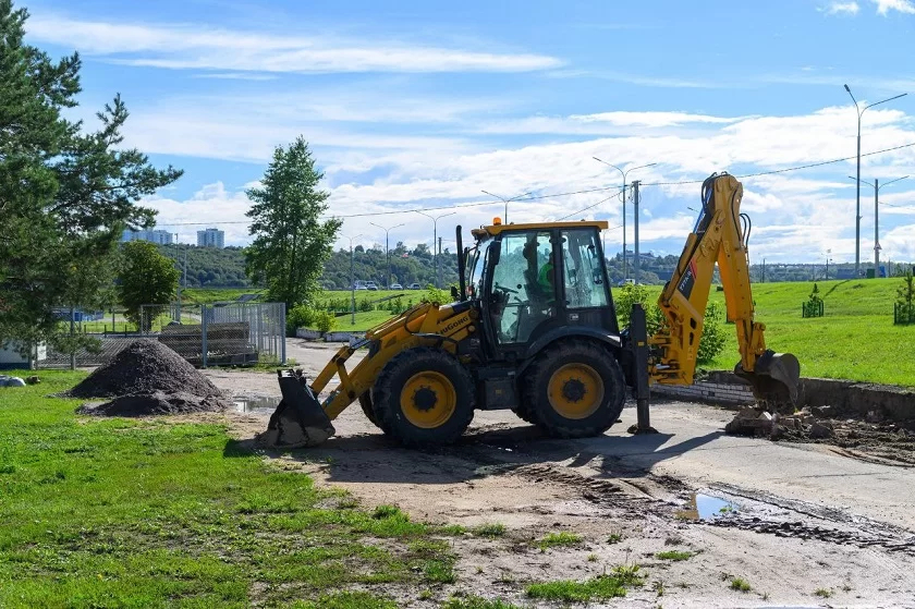 Губернатор Калужской области проверил ход реконструкции сквера Волкова