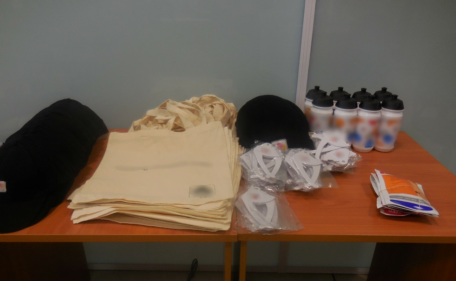 Астраханские таможенники нашли у пассажира аэропорта Волгограда партию подозрительной продукции