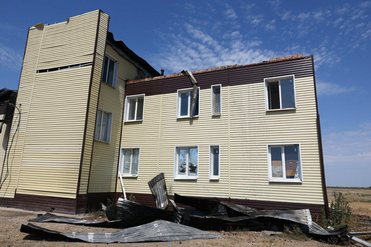 Жителям сгоревшего многоквартирного дома в Володарском районе оказывают помощь