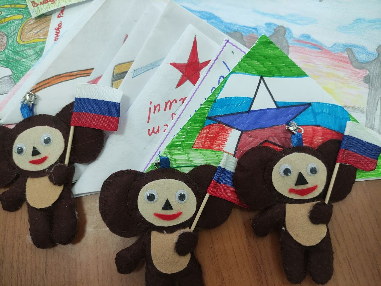 Детям из астраханского социального центра пришла благодарность от бойцов СВО