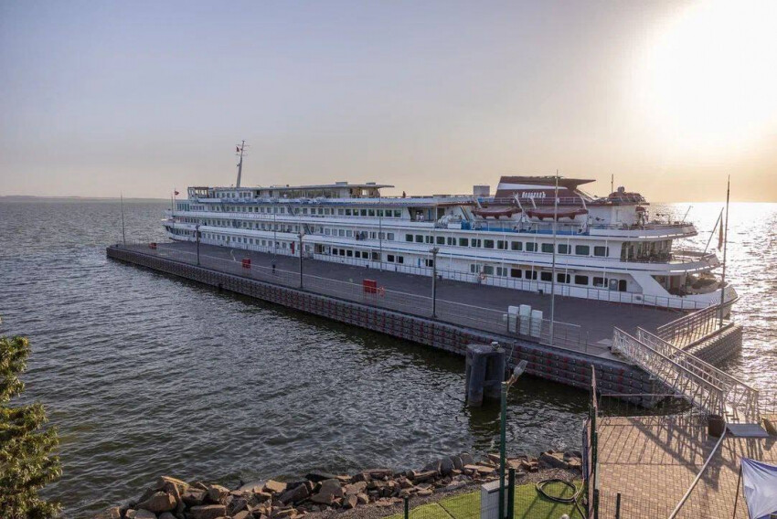 В Таганроге встретили четвертое за лето круизное судно