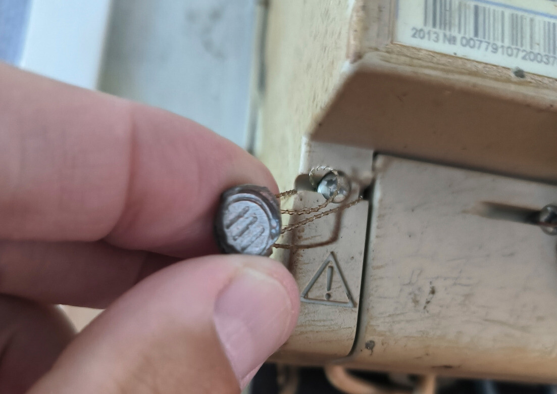 Более 13 млн рублей выплатят похитители электроэнергии в Астраханской области