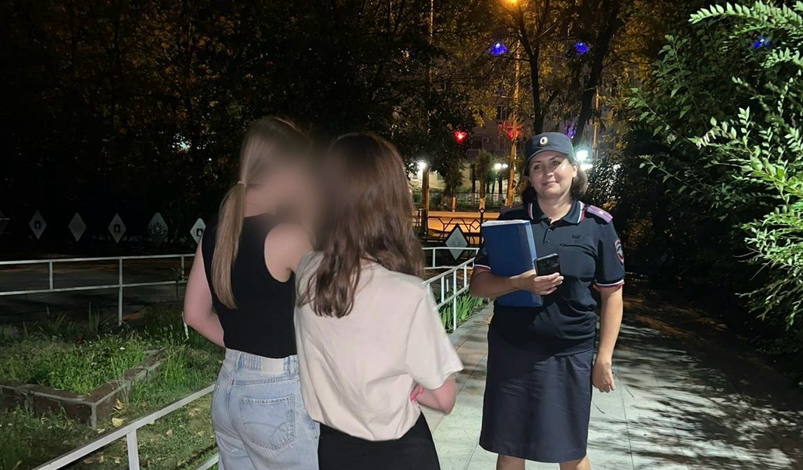 В ходе рейдов в Астрахани обнаружили более 110 подростков, гуляющих по ночам