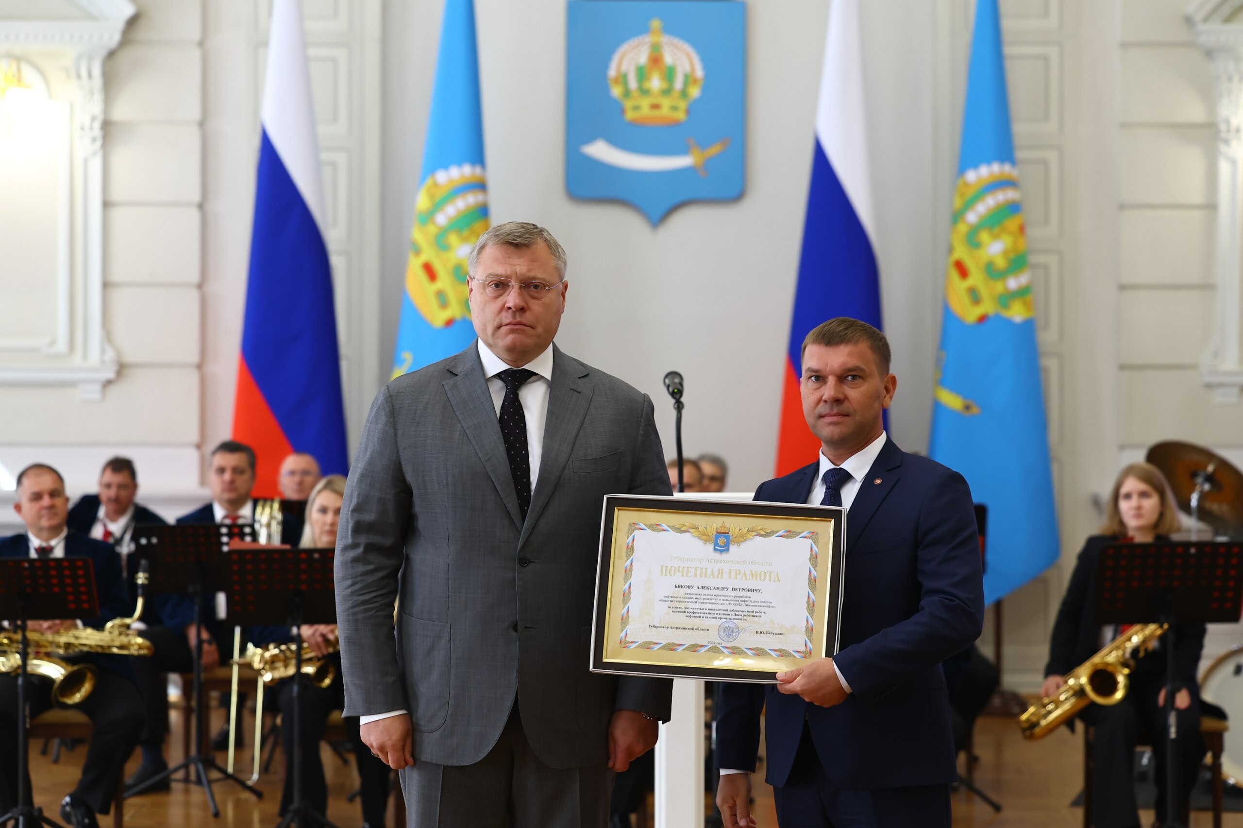 Лучших работников нефтяной и газовой промышленности наградили в Астраханской области 