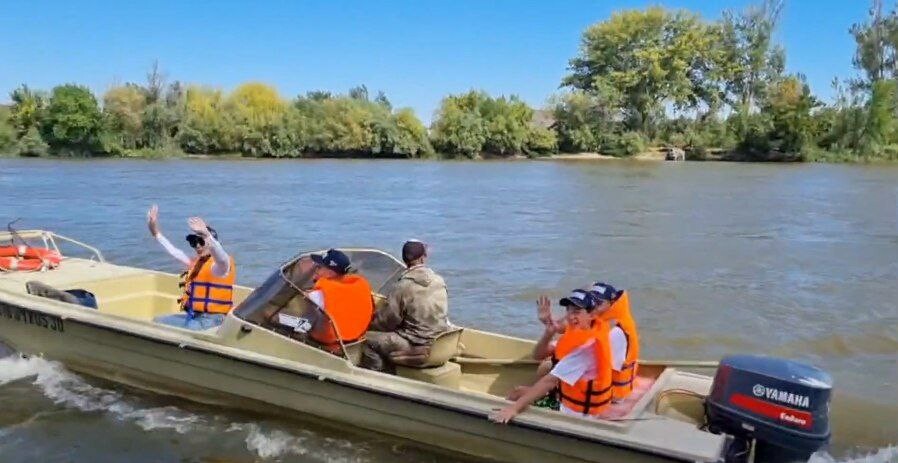 Подростки из новых регионов посетили в Астраханской области смену «Сила России» и рыболовный фестиваль