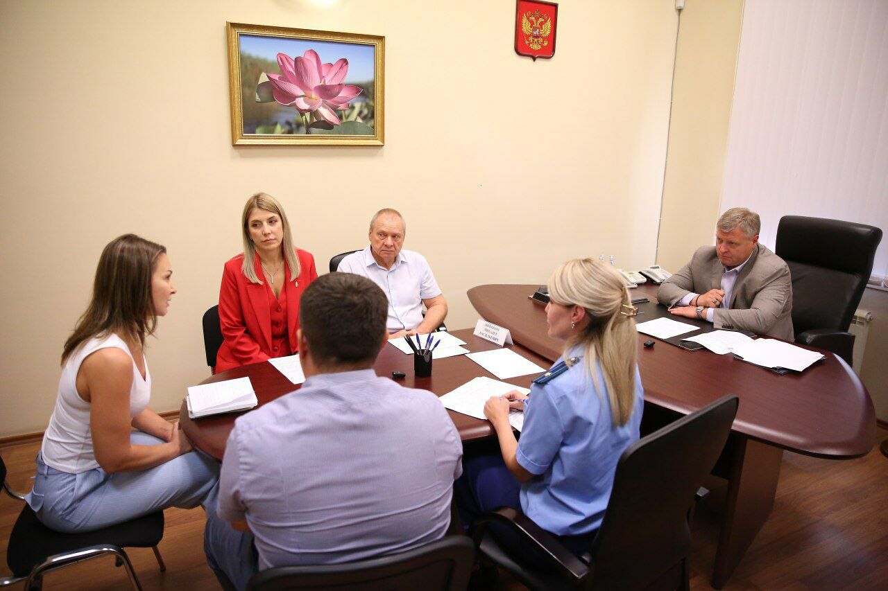 Губернатор Астраханской области провел прием граждан по поручению президента 
