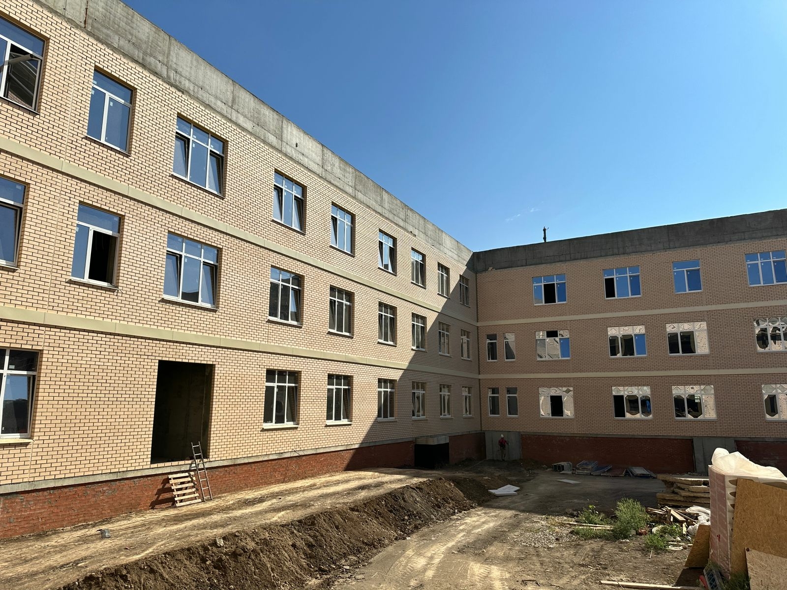 Одну из самых больших школ Краснодара сдают в 2025 году