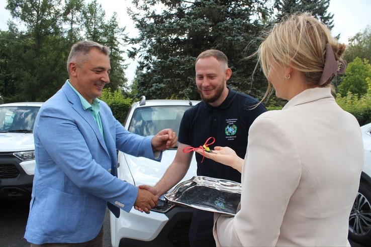 Ветеринарам Ленинградской области вручили ключи от новых автомобилей