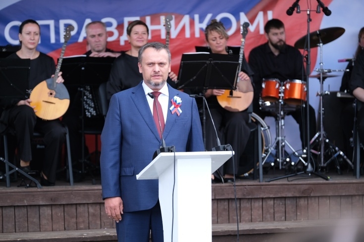 Губернатор Новгородской области Никитин вручил паспорта юным гражданам России
