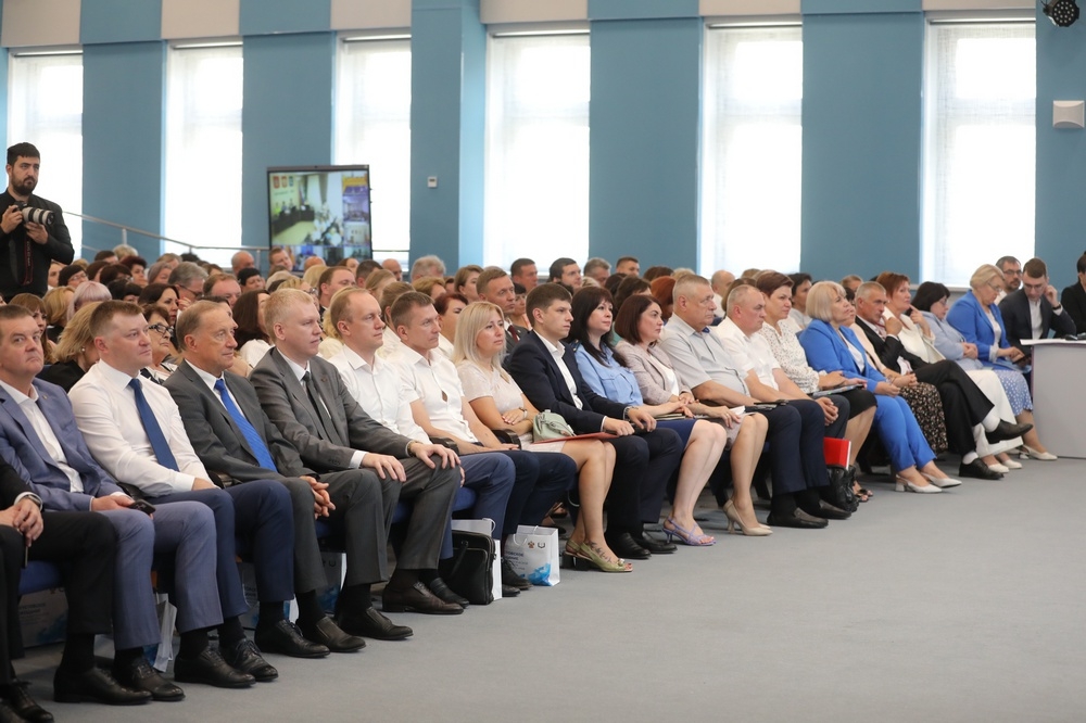 Учителям и воспитателям Кубани прибавили 5000 рублей к зарплате