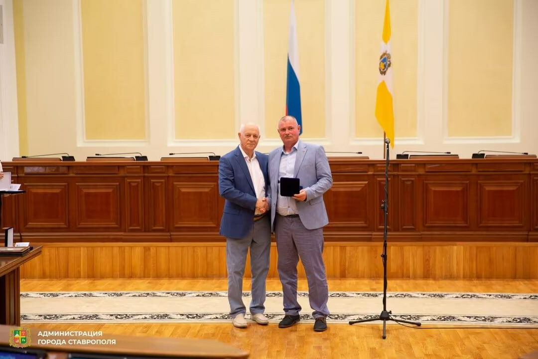 Глава Ставрополя наградил лучших строителей города в преддверии праздника