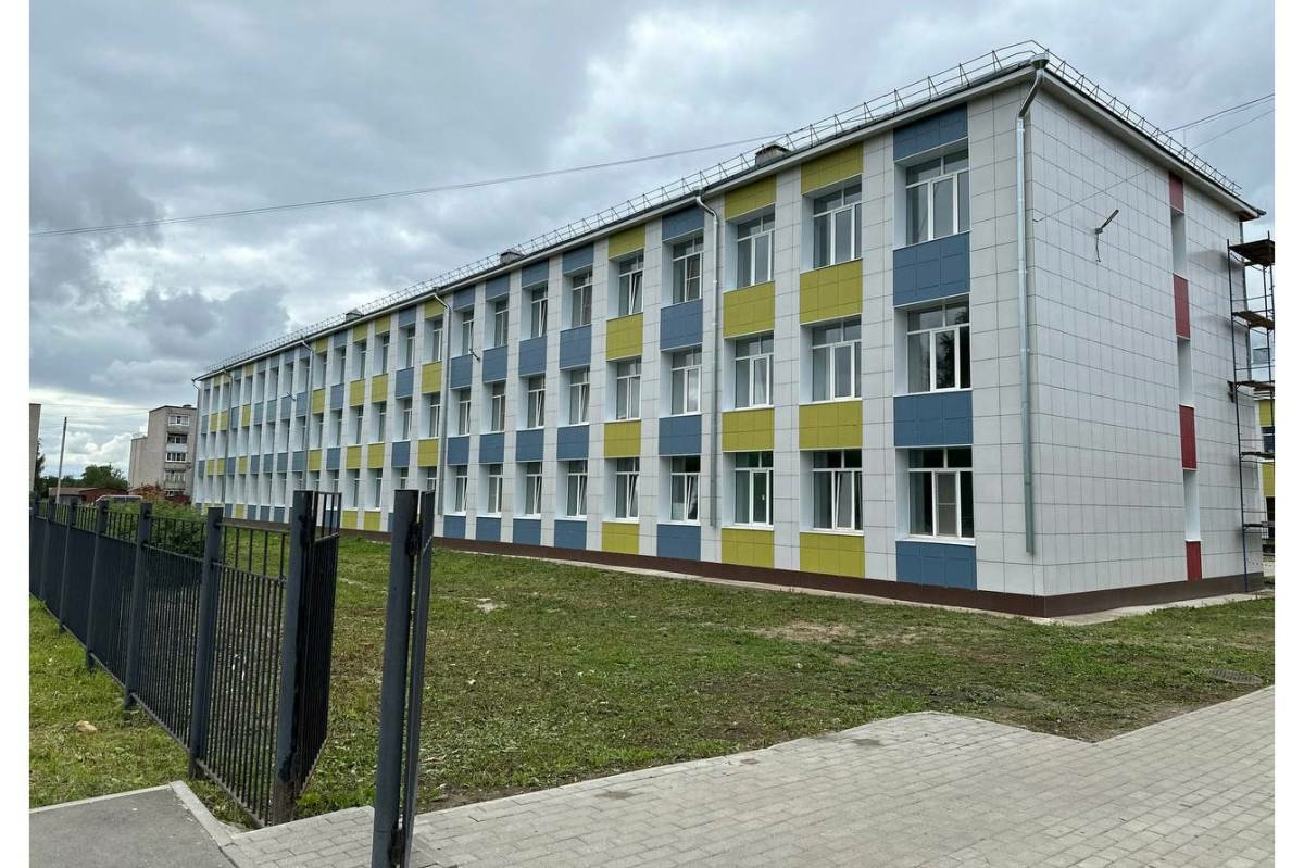 Глава Вологодчины оценил капремонт школы №1 в Соколе