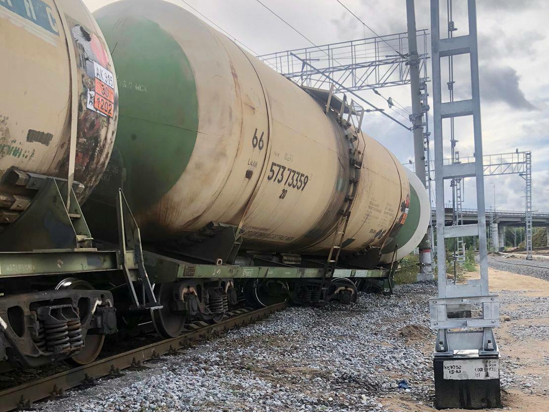 Прокуратура проверят обстоятельства схода вагонов в Петербурге