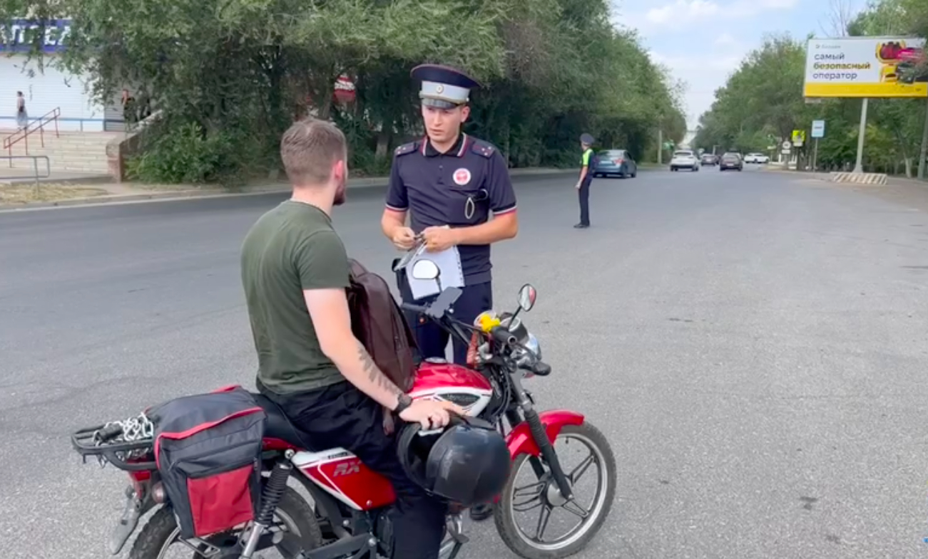 Сотрудники ГАИ провели в Астрахани моторейд 