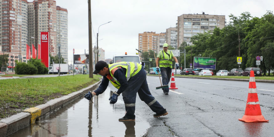 Жители Санкт-Петербурга жалуются на скопления воды после сильного ливня