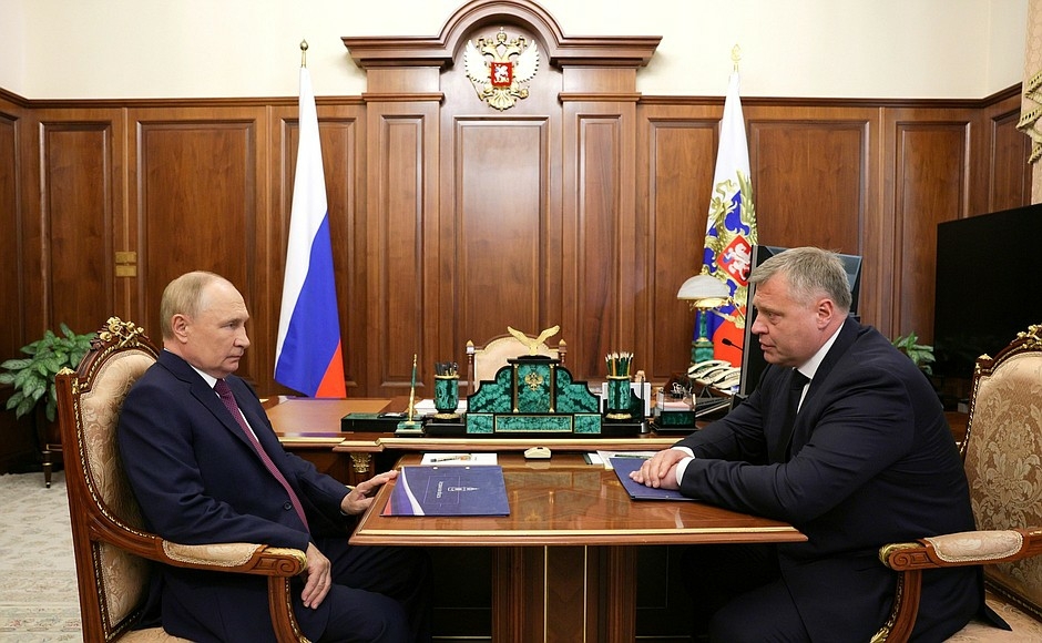 Владимир Путин поручил Игорю Бабушкину следить за состоянием астраханских дорог 