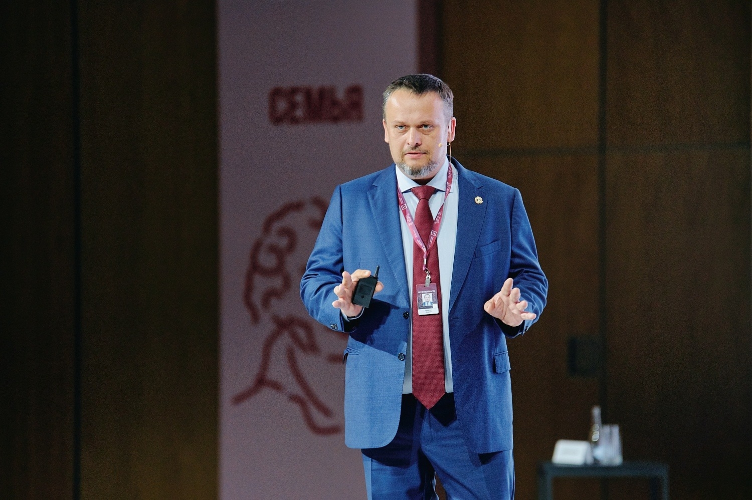 Губернатор Новгородской области отметил комплексный подход государства к поддержке семей