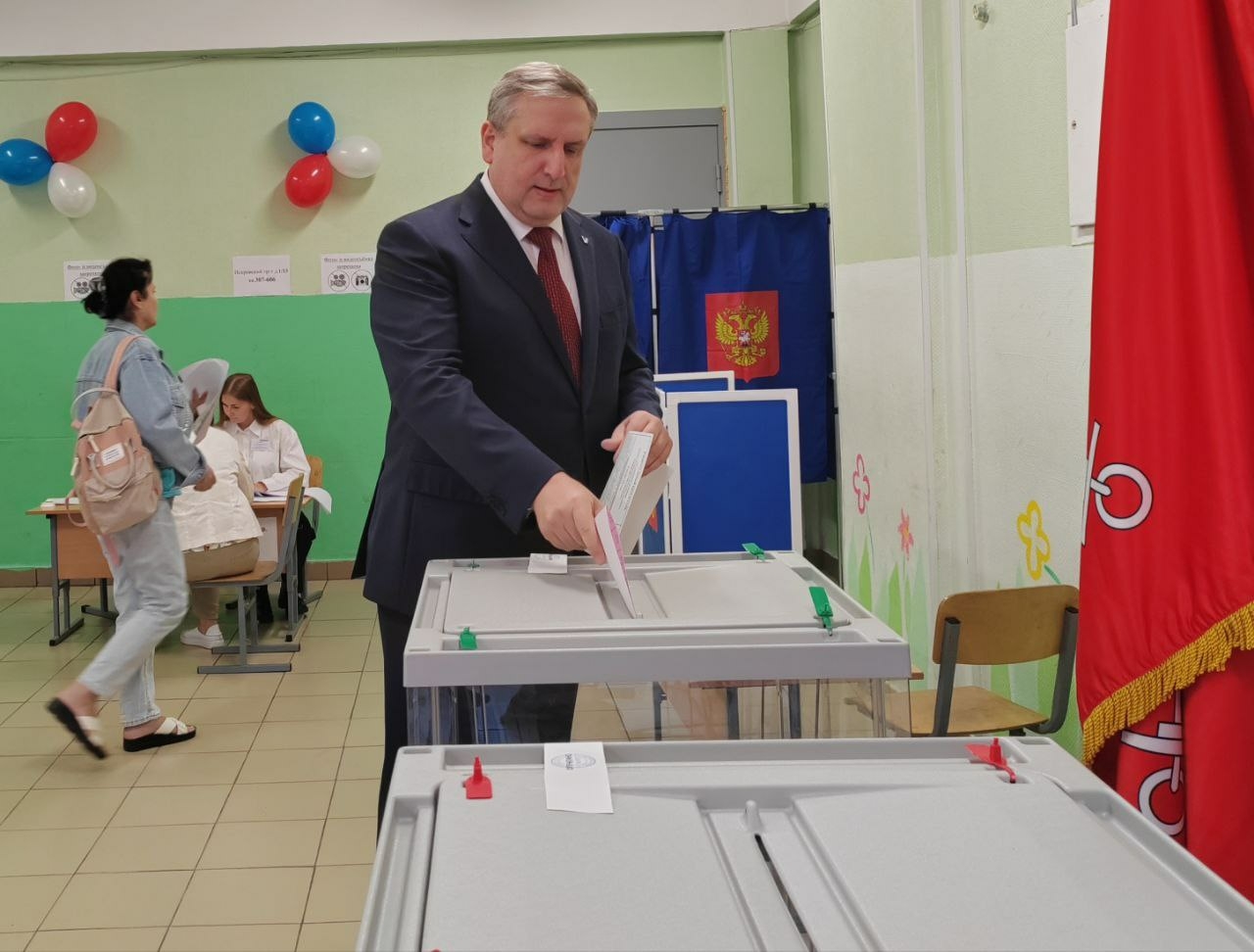 Глава петербургского избиркома Мейксин проголосовал на выборах