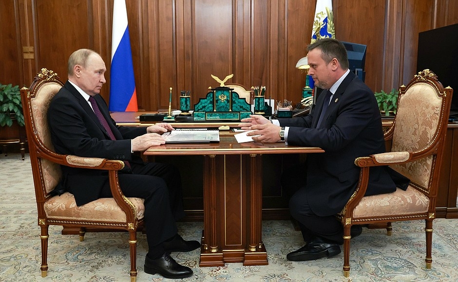 Путин обсудил с Никитиным экономическую ситуацию в Новгородской области