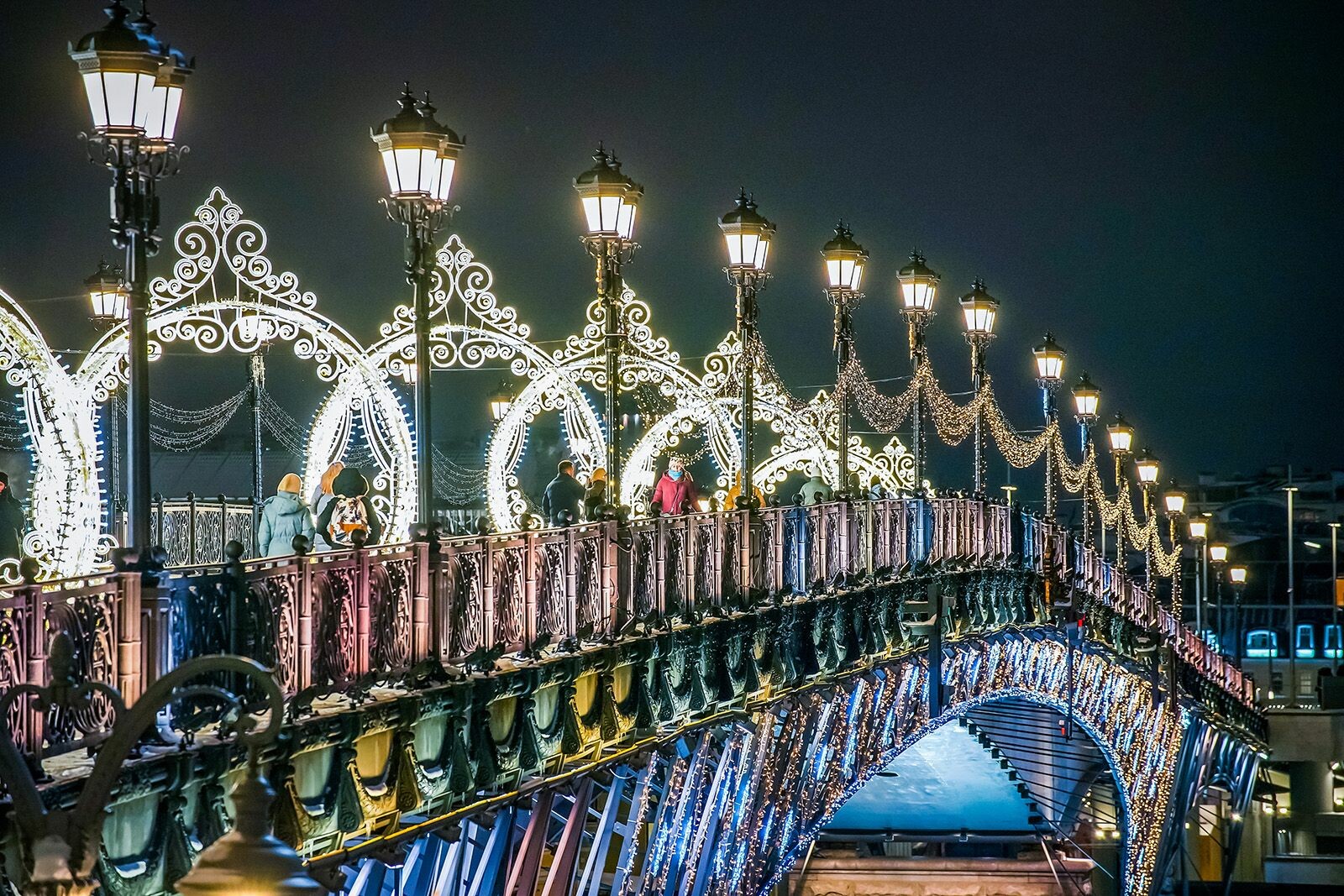 К 2030 году в Москве установят 65 тысяч новых фонарей