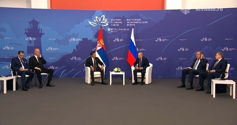 Владимир Путин и вице-премьер Сербии обсудили вопросы торговли между странами