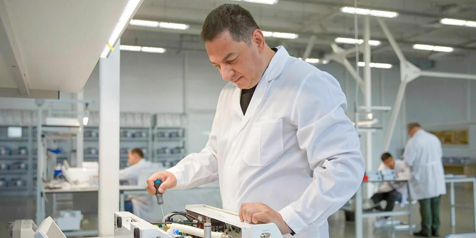 Два завода по выпуску медоборудования построят в Москве