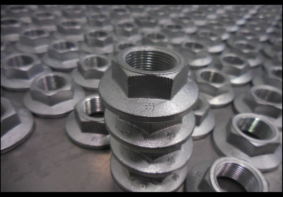 Астраханские таможенники не пропустили автомобильные гайки из Турции