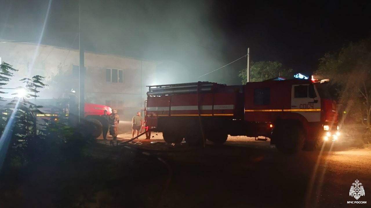 На пожаре в жилом доме в Астрахани пострадал мужчина