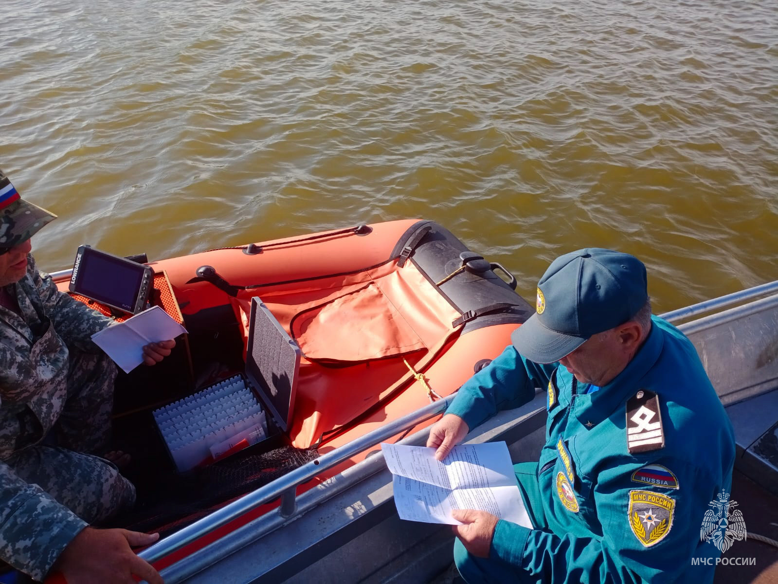 В Икрянинском районе инспекторы ГИМС провели рейд на воде