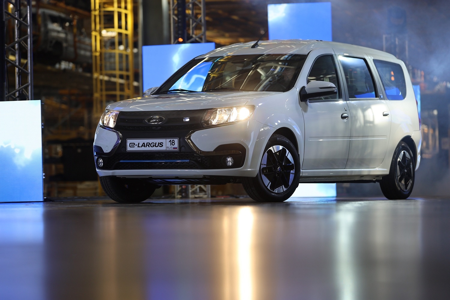 Новое будущее за миллионы: что ждать от российского электрокара Lada e-Largus
