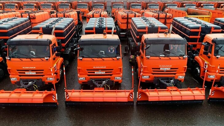 Почти 160 автобаз коммунальной техники подготовили к зиме в Москве